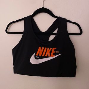 BLACK NIKE SPORTSBRA 1X
